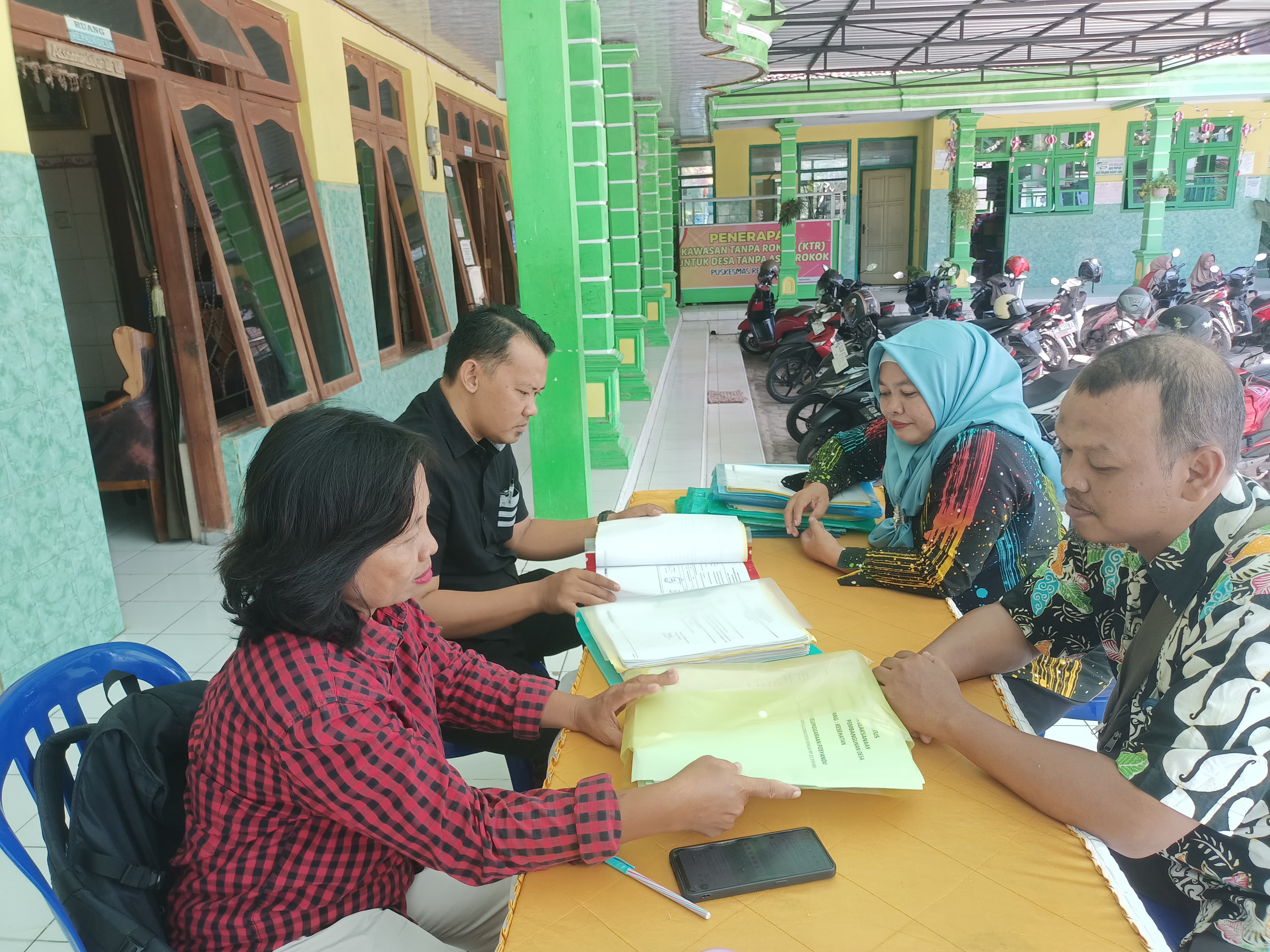 MONITORING DAN EVALUASI TAHAP II DARI KECAMATAN BARAT