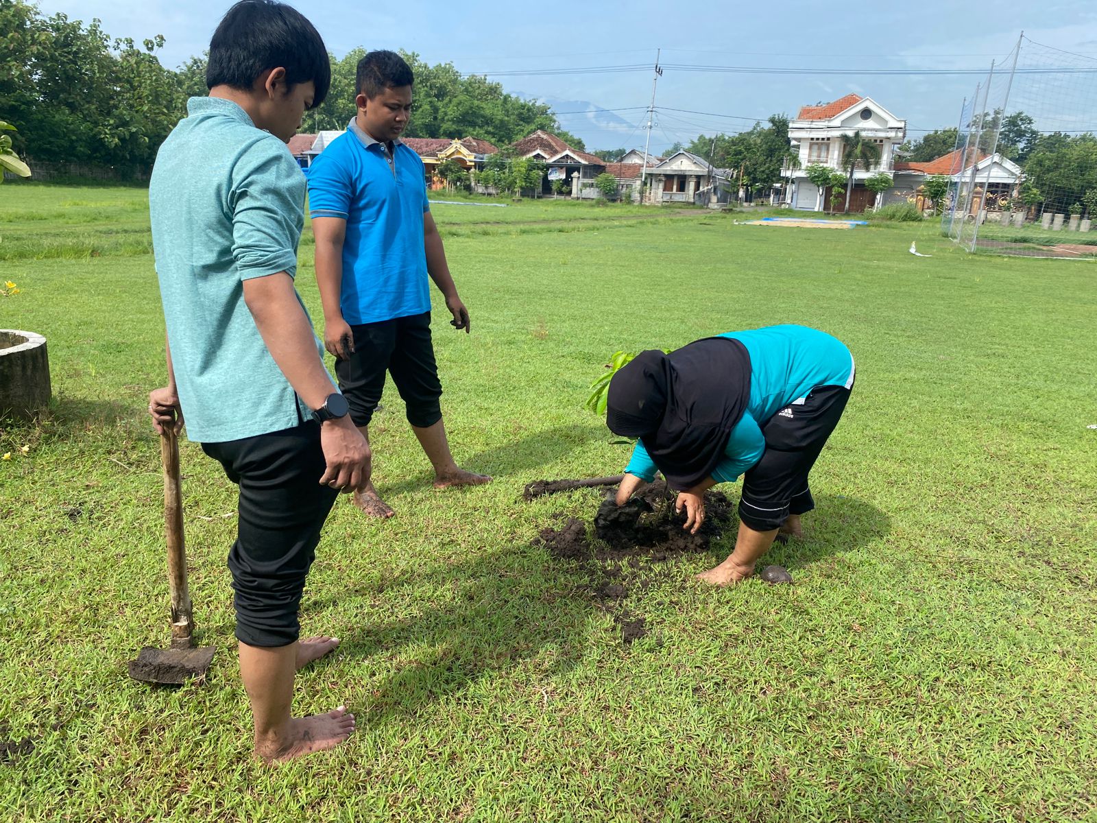 KEGIATAN PENANAMAN POHON SERENTAK DESA PURWODADI DALAM RANGKA MEMPERINGATI HARI MENANAM POHON INDONESIA (HMPI) TAHUN 2024